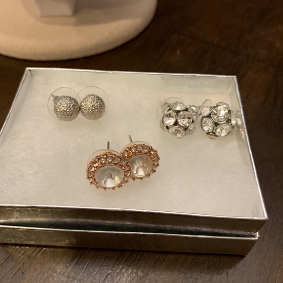 Set of three earrings - Picture 2 of 2